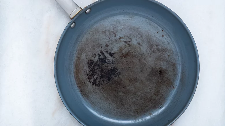 https://www.implasticfree.com/wp-content/uploads/2023/10/Scratched-Non-stick-Pan-is-Toxic-Cookware.webp