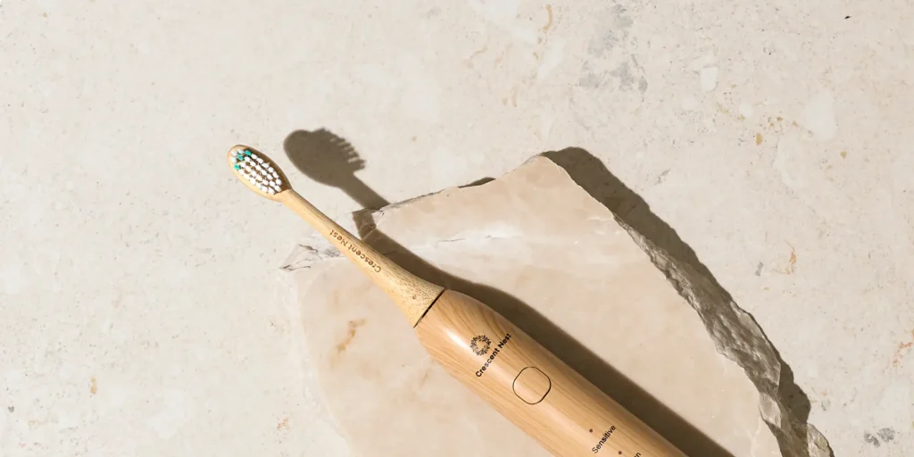 Crescent Nest Sustainable Electric Toothbrush with Plant-based Bristles